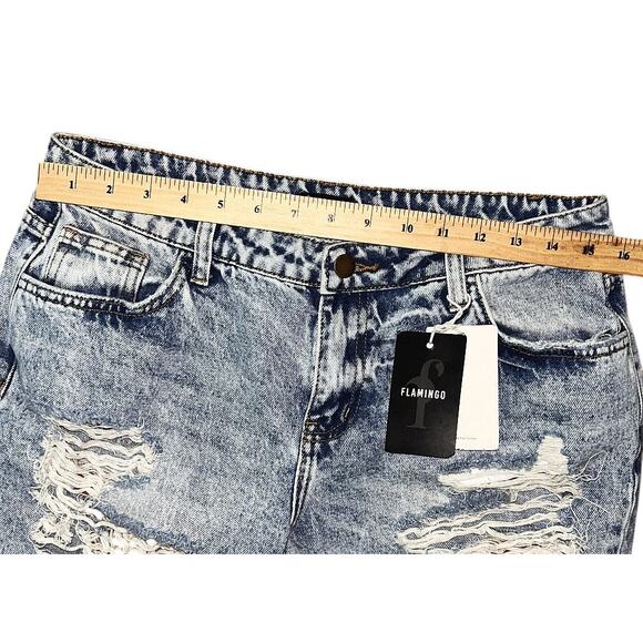 NWT Flamingo Mid-Rise Straight Leg Distressed Jeans Large (31X29) - Picture 2 of 7